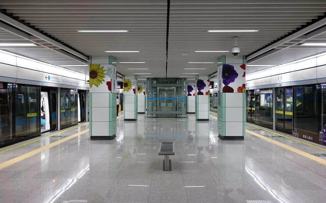 深圳地铁石厦站图片